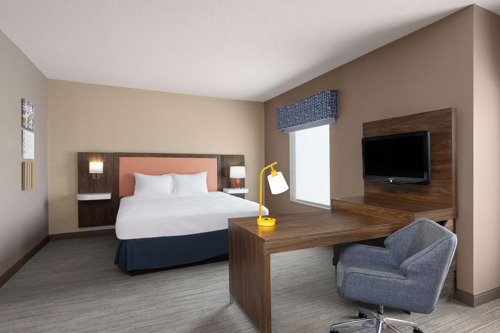 Hampton Inn & Suites Harrisburg Exterior photo