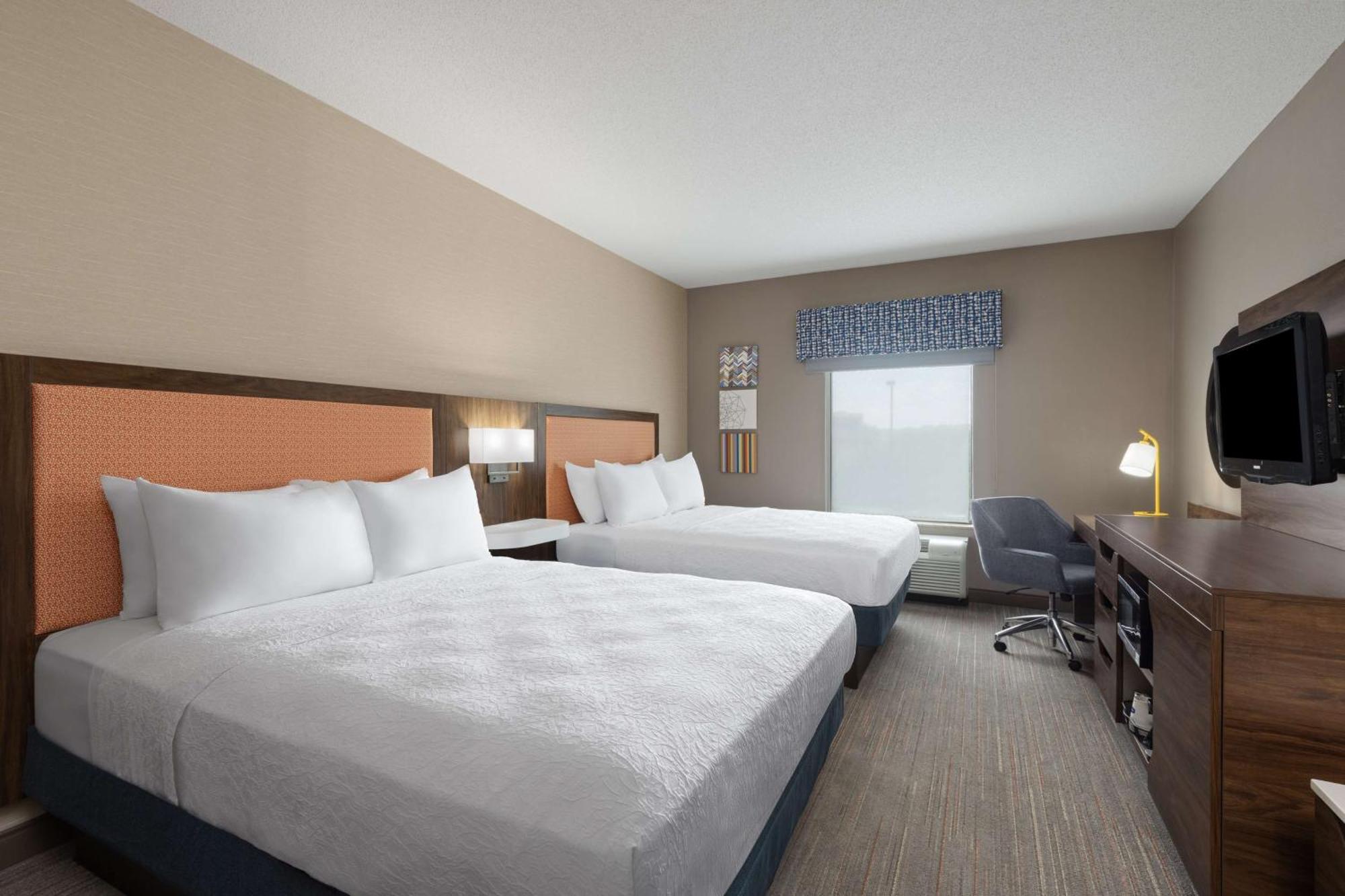 Hampton Inn & Suites Harrisburg Exterior photo