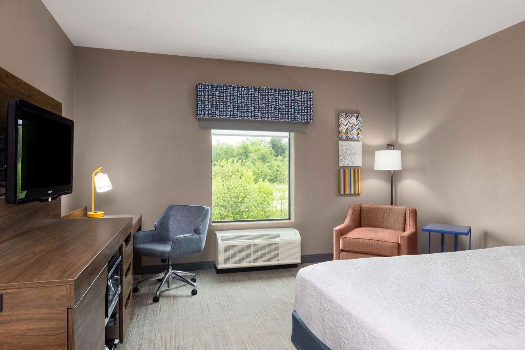 Hampton Inn & Suites Harrisburg Exterior photo